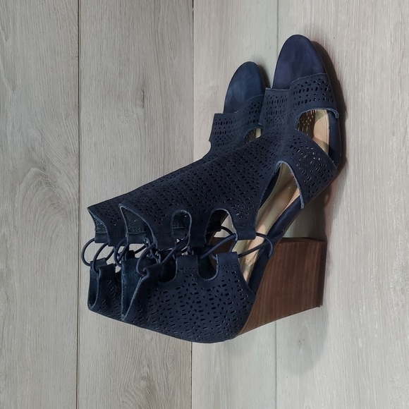 Vince Camuto Women Corbina Ankle Side strap Heels Open Toe Ankle boots 8M - Picture 3 of 14